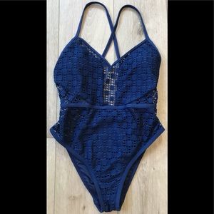 Kenneth Cole High Cut 1 Piece Crochet Swimsuit Small